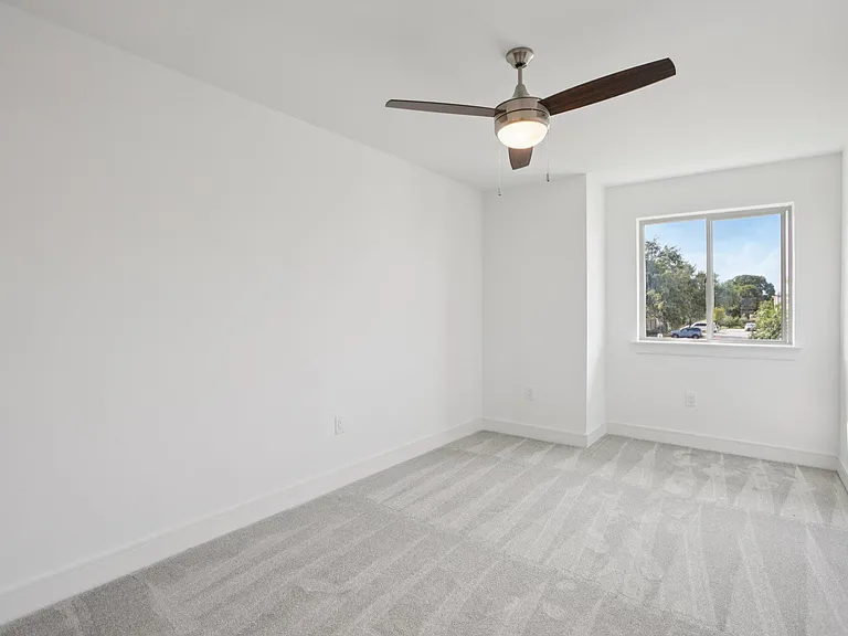 302 Tesla Cir — Photo 25
