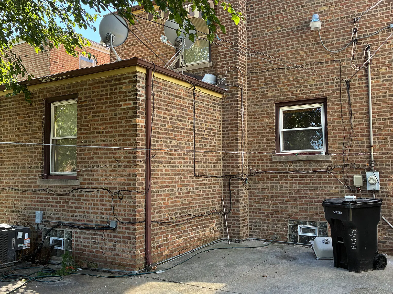 3 bed, 2.5 bath, 1495 sqft, $2,330 — Photo 2