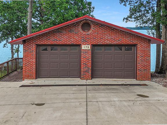 3rd image of 173 Arthur Ct