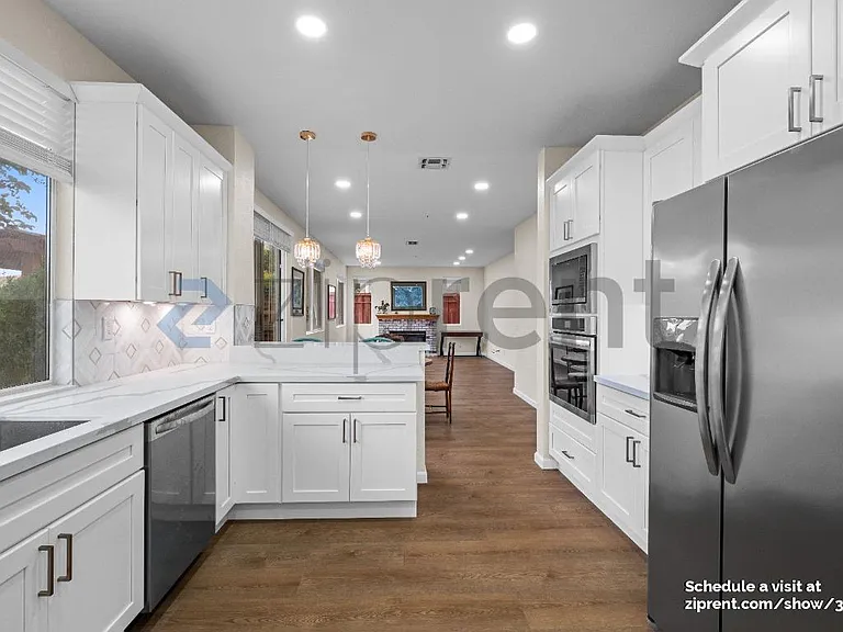 1001 Sandhurst Dr — Photo 11