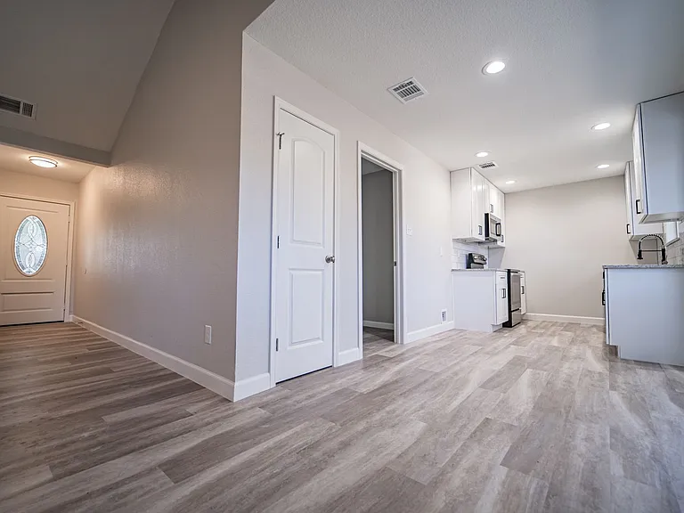 5866 Cliff Path — Photo 6
