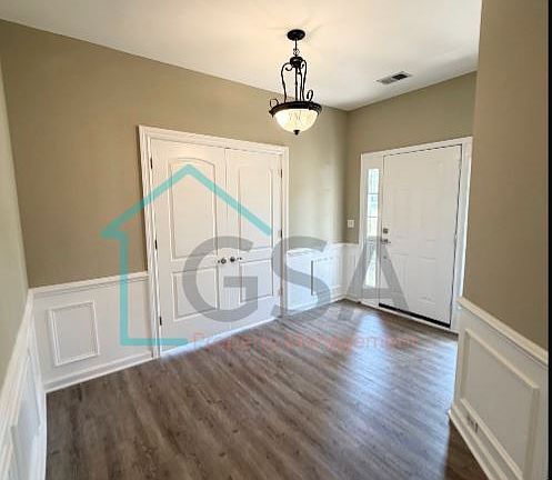 4th image of 195 Birkhall Cir