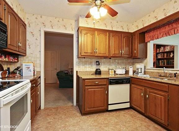 4th image of 9827 Farley Ln