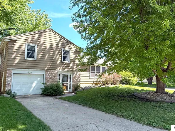 1304 2nd St NW, Mason City, IA 50401