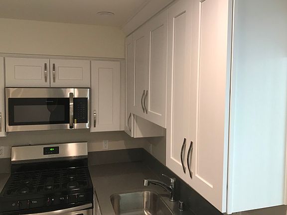 4th image of 6238 Fulton Ave #2E
