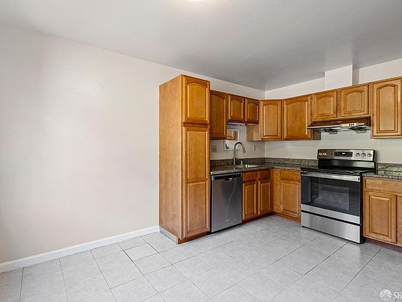 5th image of 572 29th St APT 1