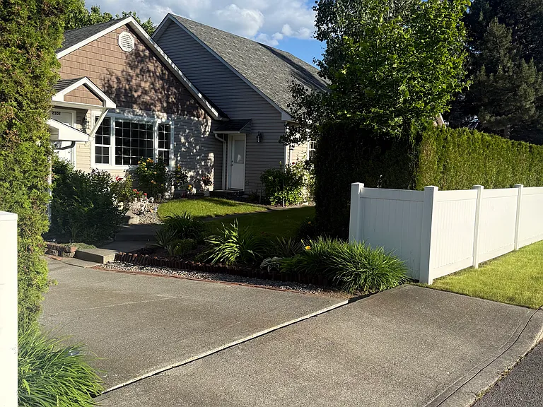 2307 S Best Rd — Photo 4