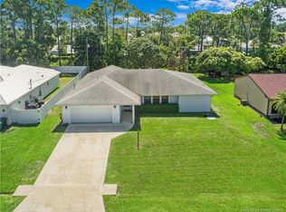 188 SE Crosspoint Dr, Port Saint Lucie, FL 34983