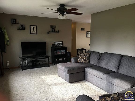 2nd image of 3545 NE Applewood Dr