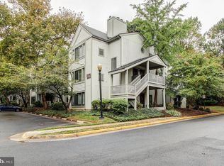 2200 Hunters Run Dr, Reston, VA 20191