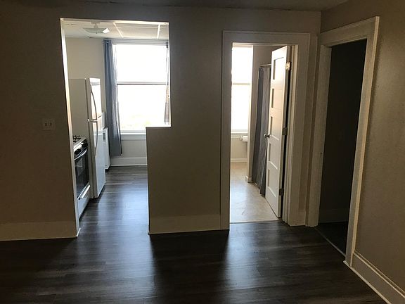 2nd image of 130 E Market St APT 4