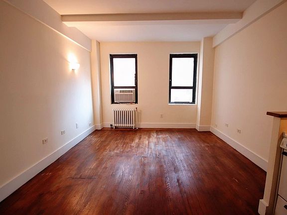 2nd image of 11 Waverly Pl APT 6H