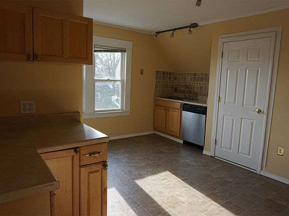 2nd image of 1575 W Broad St