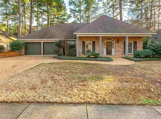 375 Pinewood Ln, Ridgeland, MS 39157