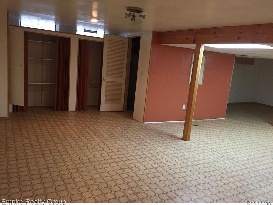 15401 Vivian St, photo 20