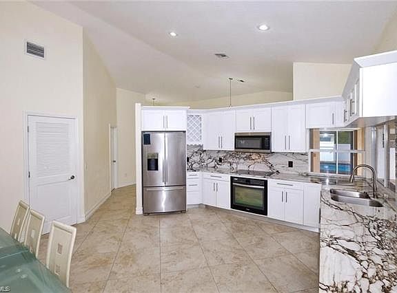 3rd image of 3829 Agualinda Blvd