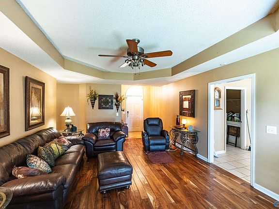 5th image of 101 White Willow Ct