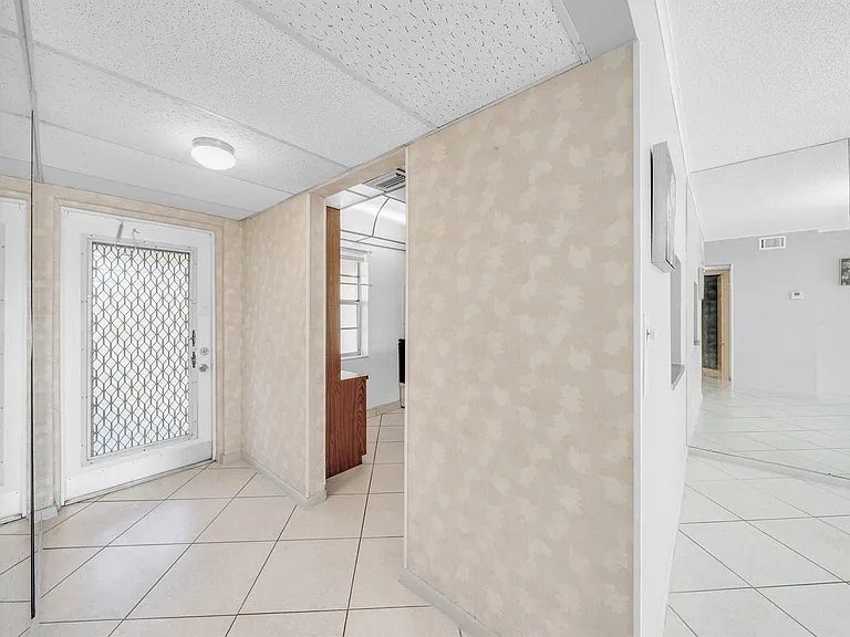 1035 Country Club Dr #407 — Photo 30