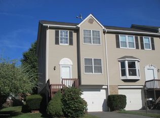 1 Briarwood Way, Clarks Summit, PA 18411