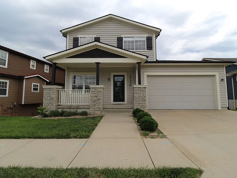 3733 Thompson Cir — Photo 2