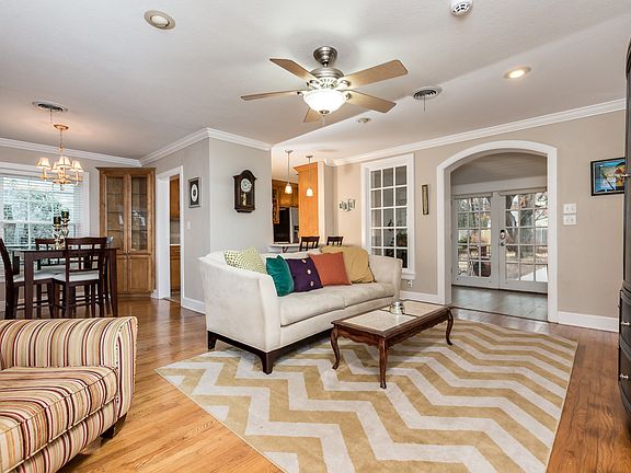 4th image of 6120 Locke Ave
