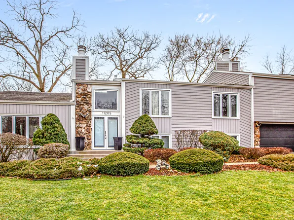 11205 Hiawatha Ln, Indian Head Park, IL 60525