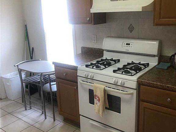 3rd image of 255 Mineola Blvd #2R