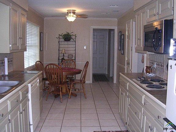3rd image of 733 Hampton Hill Dr