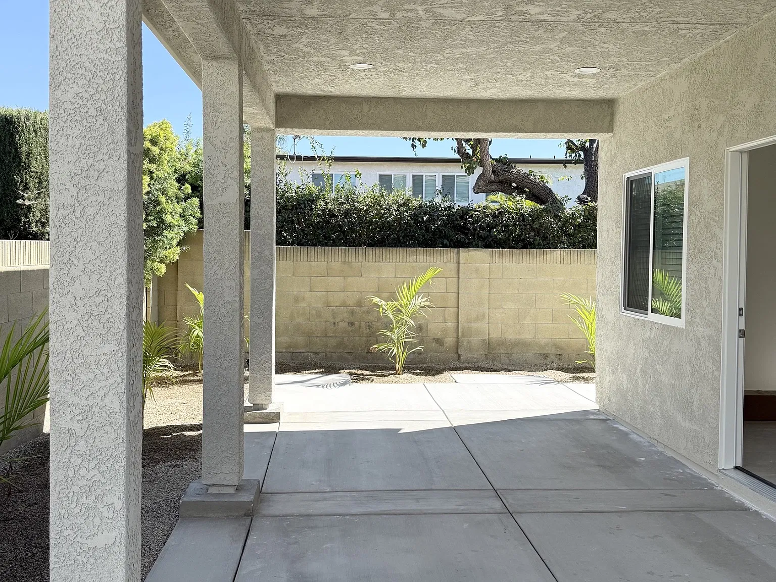 3 bed, 1200 sqft, $4,100 — Photo 3