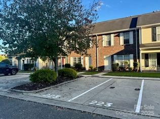 221 Linkside Ct SE, Lenoir, NC 28645