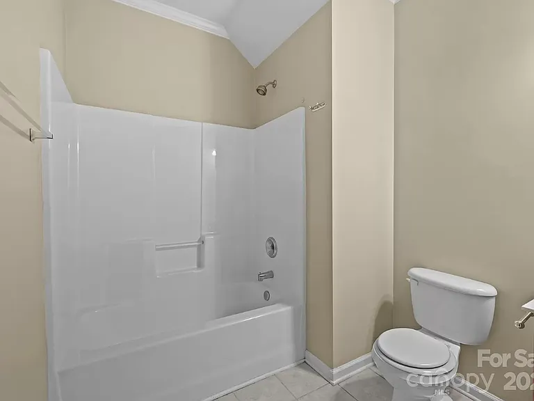 7607 Abigail Glen Dr — Photo 9