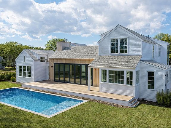 2nd image of 2 Lexington Ave