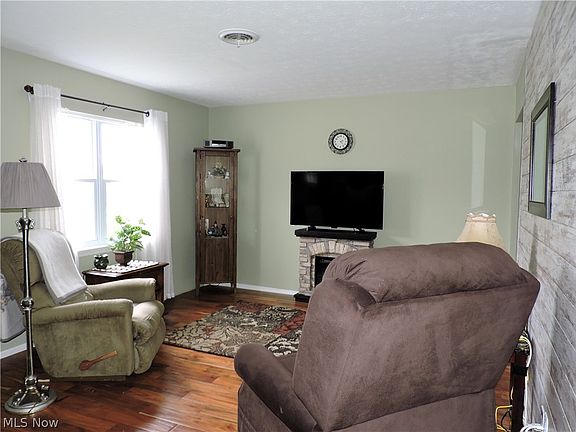 2nd image of 406 Sandpiper Ave