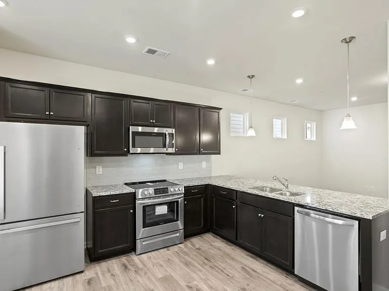 223 Emmett Dr — Photo 12