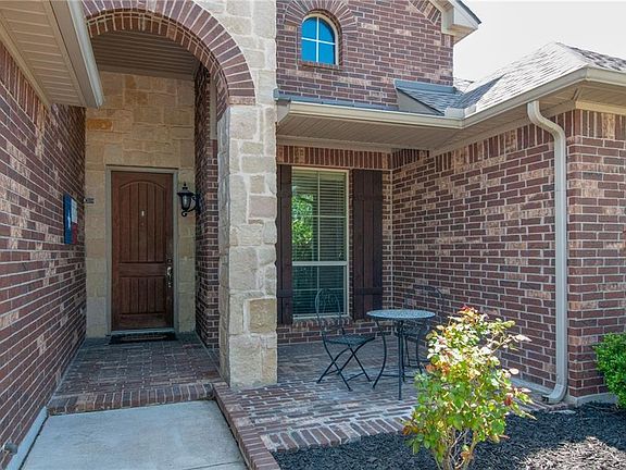 3rd image of 2832 Los Osos Dr