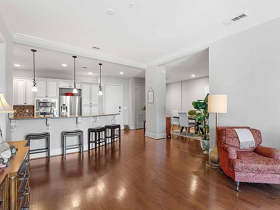 4th image of 326 Roswell St #700