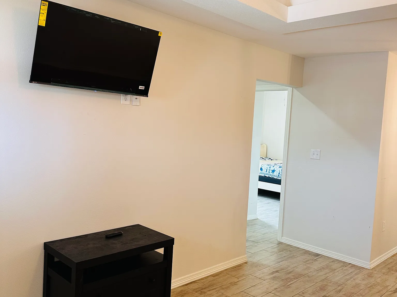 3 bed, $1,900 — Photo 2