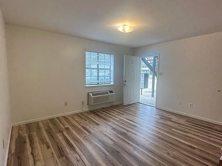 601 Bertig St — Photo 10