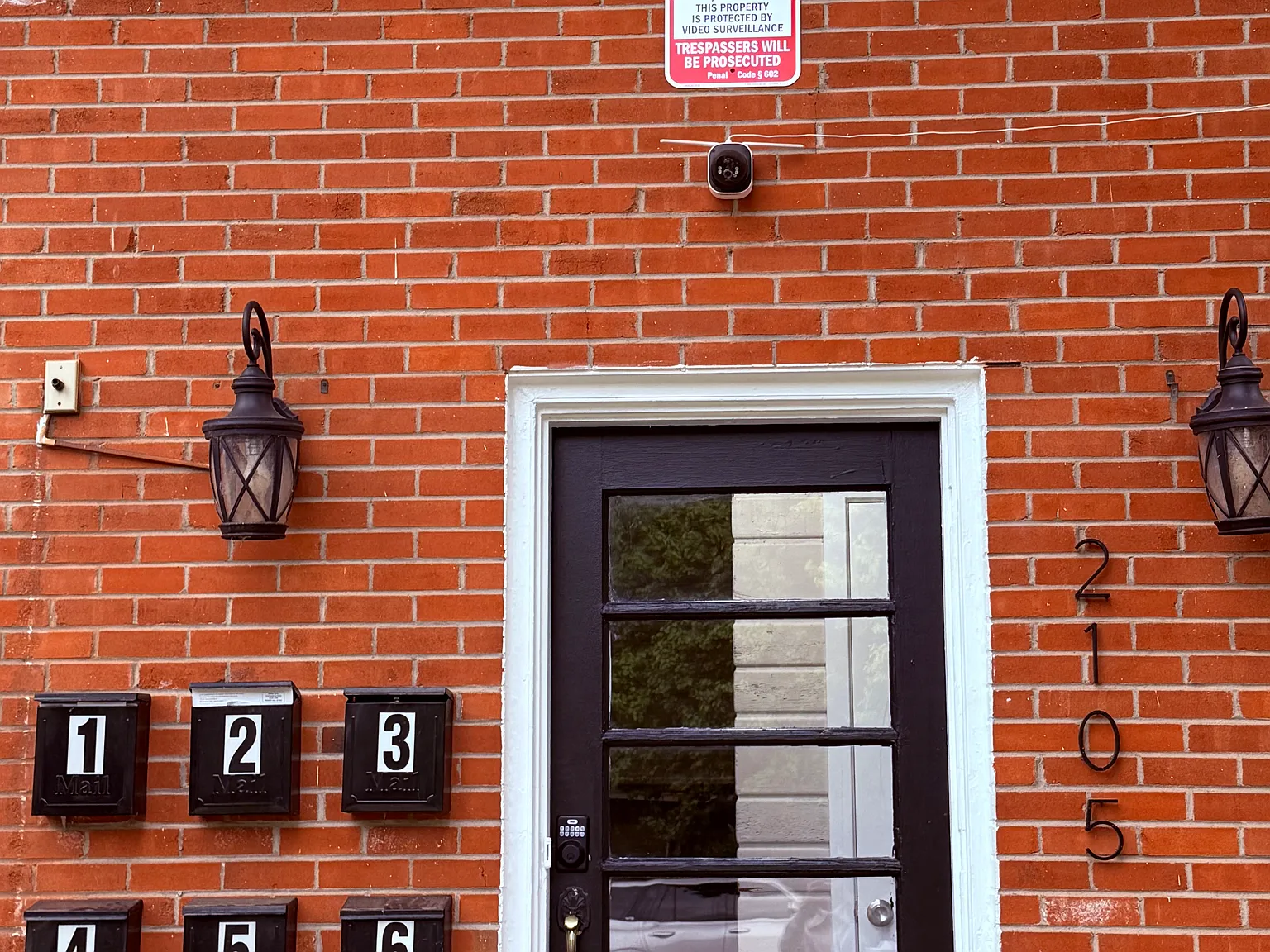 2105 S Polk St — Photo 4