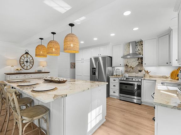 5th image of 106 Indian Hills Dr