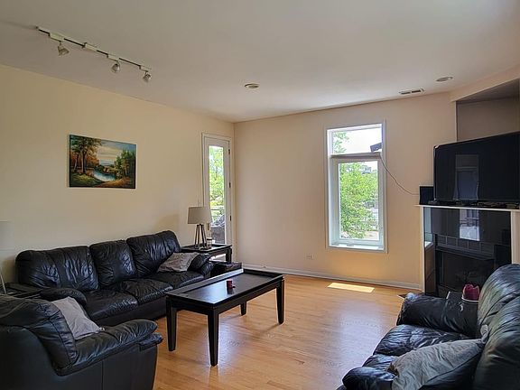 2nd image of 603 N Paulina St APT 2S
