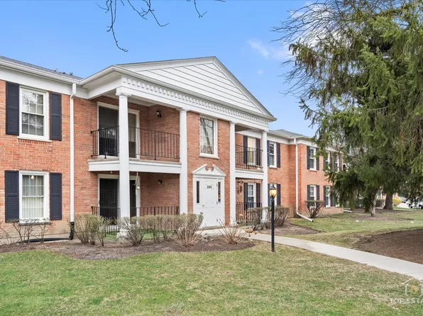 550 Shorely Dr APT 102, Barrington, IL 60010