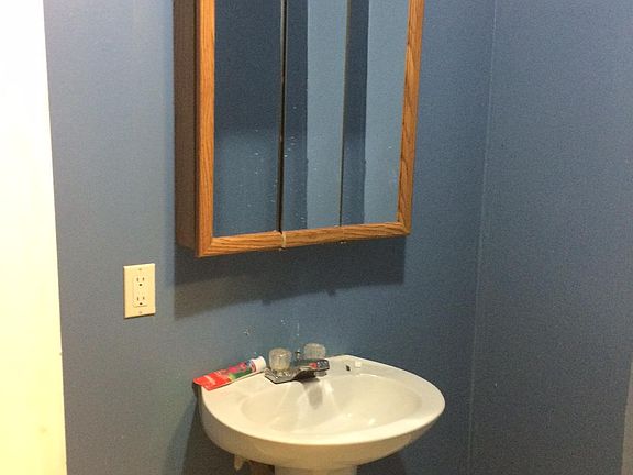 3rd image of 24 Seal Pl APT 1