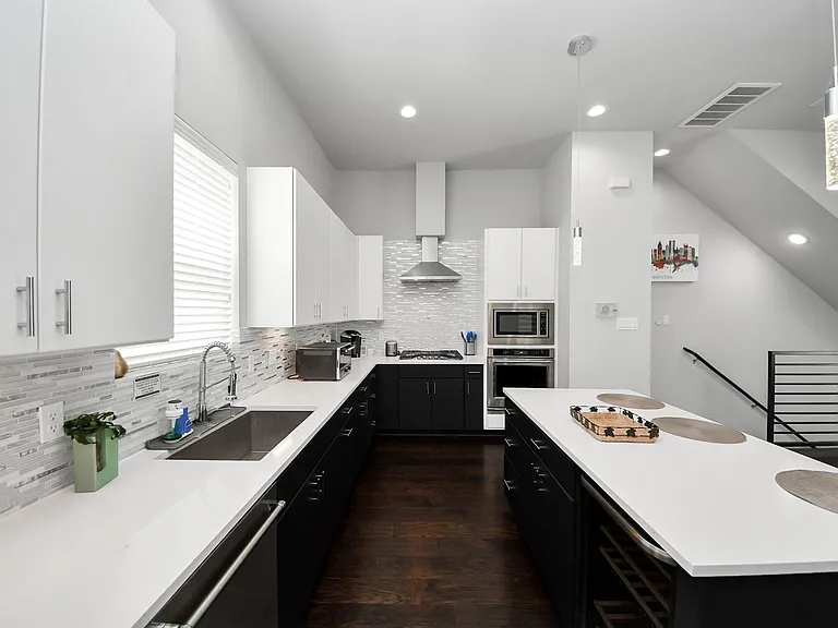 2116 Naomi St #C — Photo 17