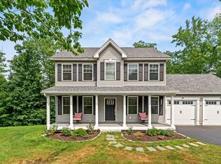 30 Daylily Ln, New Boston, NH 03070