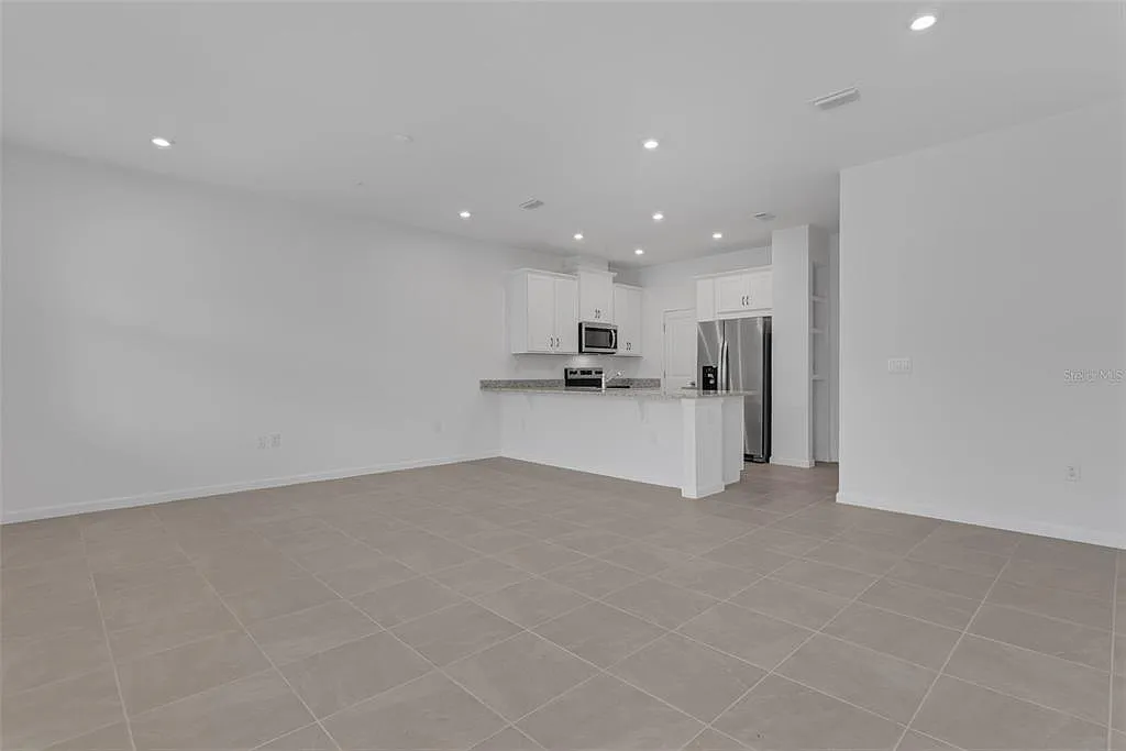 3 bed, 2.5 bath, 1476 sqft, $2,400 — Photo 3