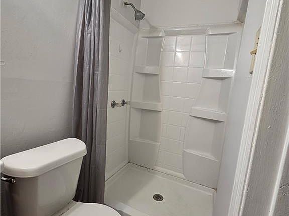 3rd image of 146 Plantation Cir