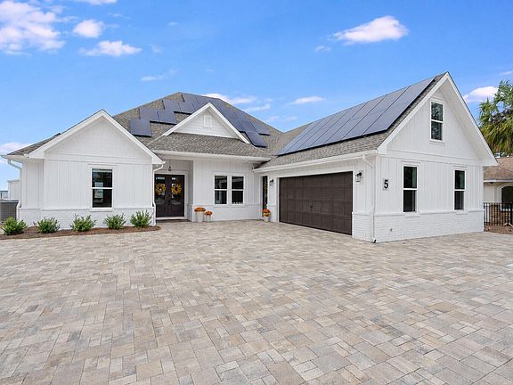 3rd image of 5 Bayshore Dr
