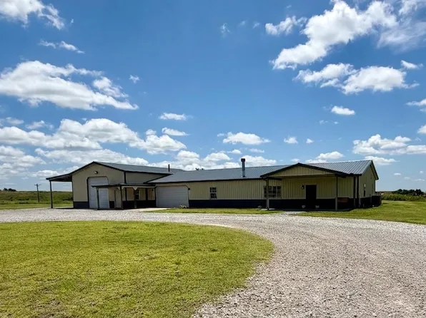 410 E 1st St, Vici, OK 73859