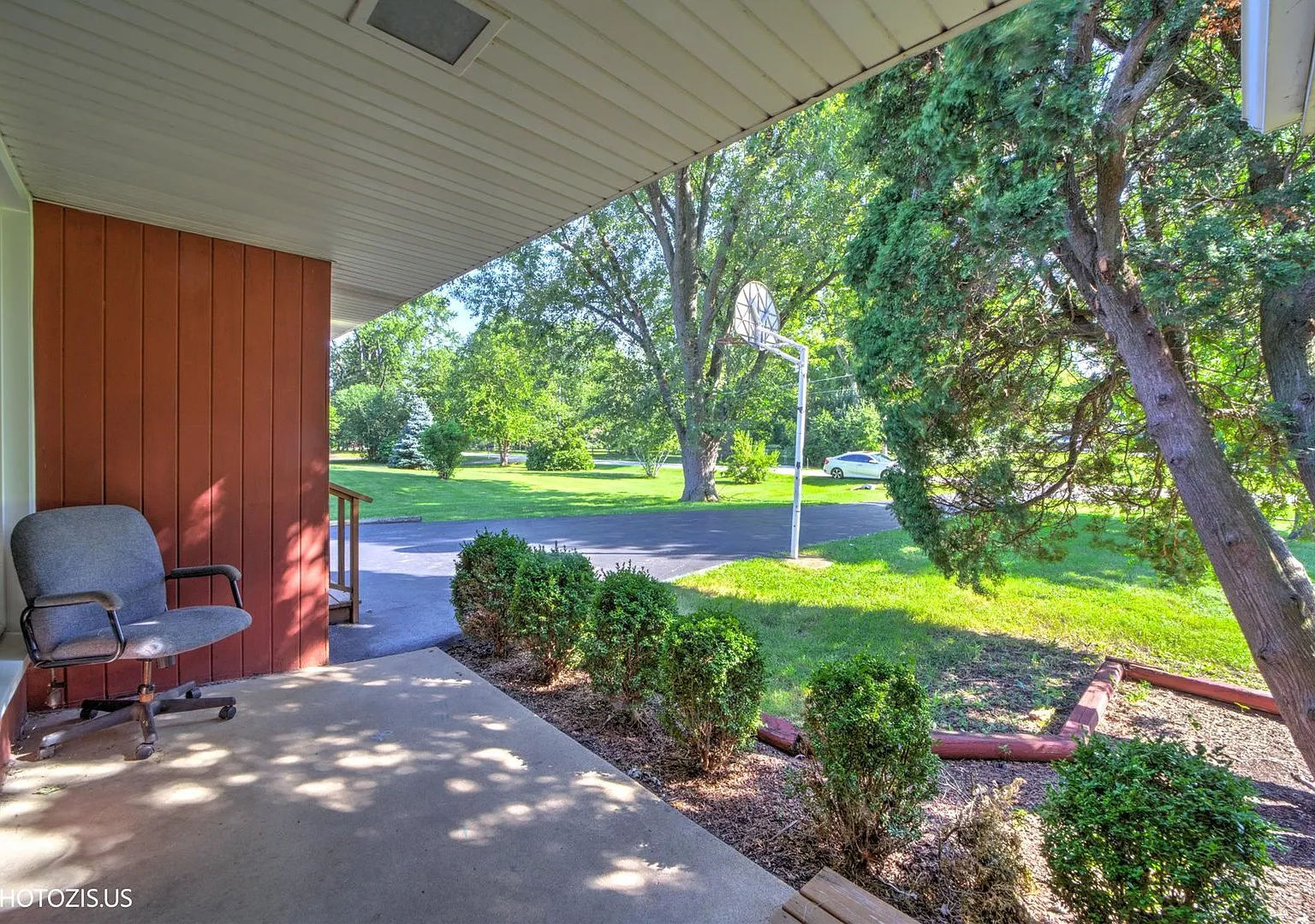 4 bed, 1961 sqft, $3,650 — Photo 2